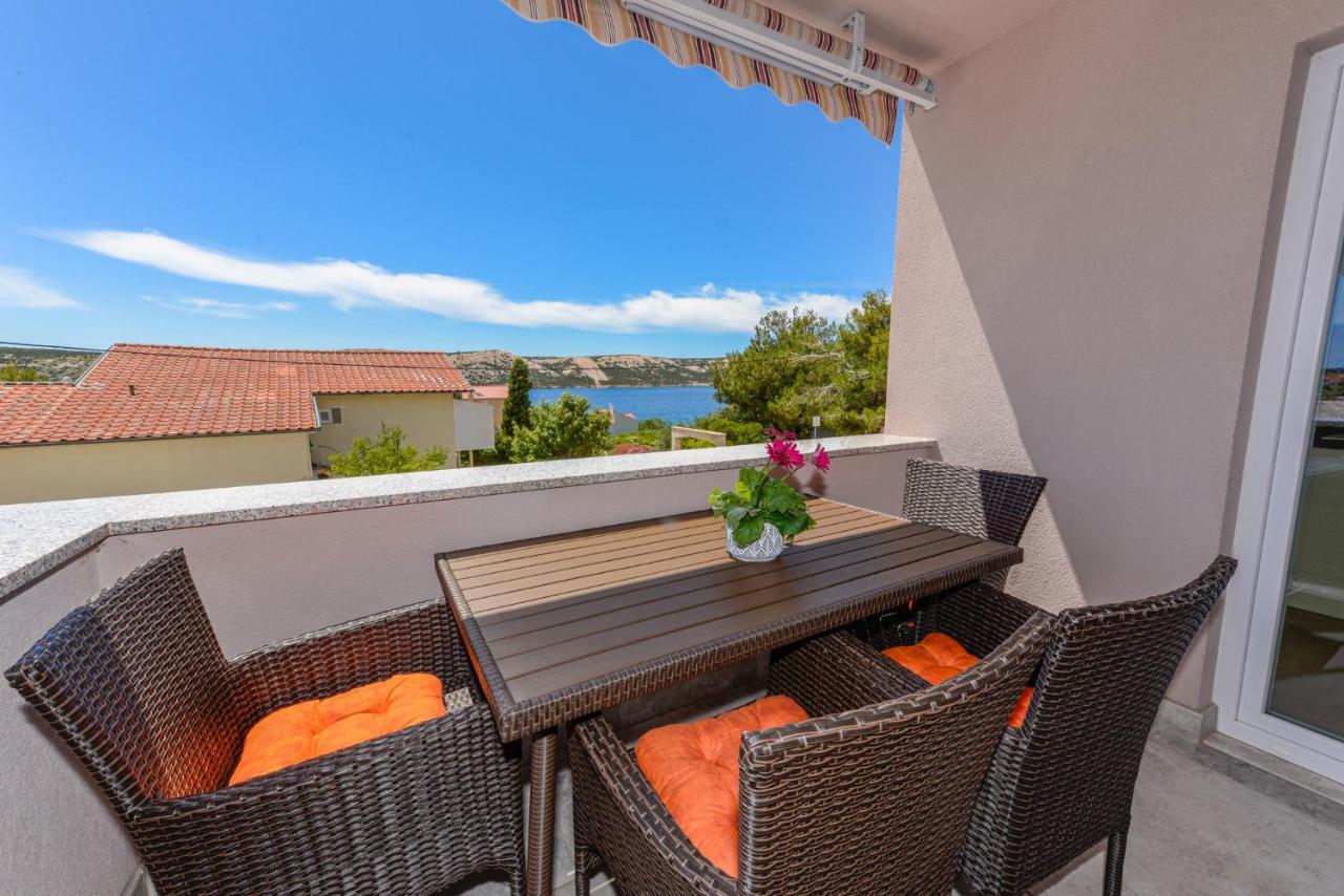Apartments Amfora - Cozy And Modern Apartments For Up To 15 People, 100M From The Sea And Beach Stara Novalja Exterior photo