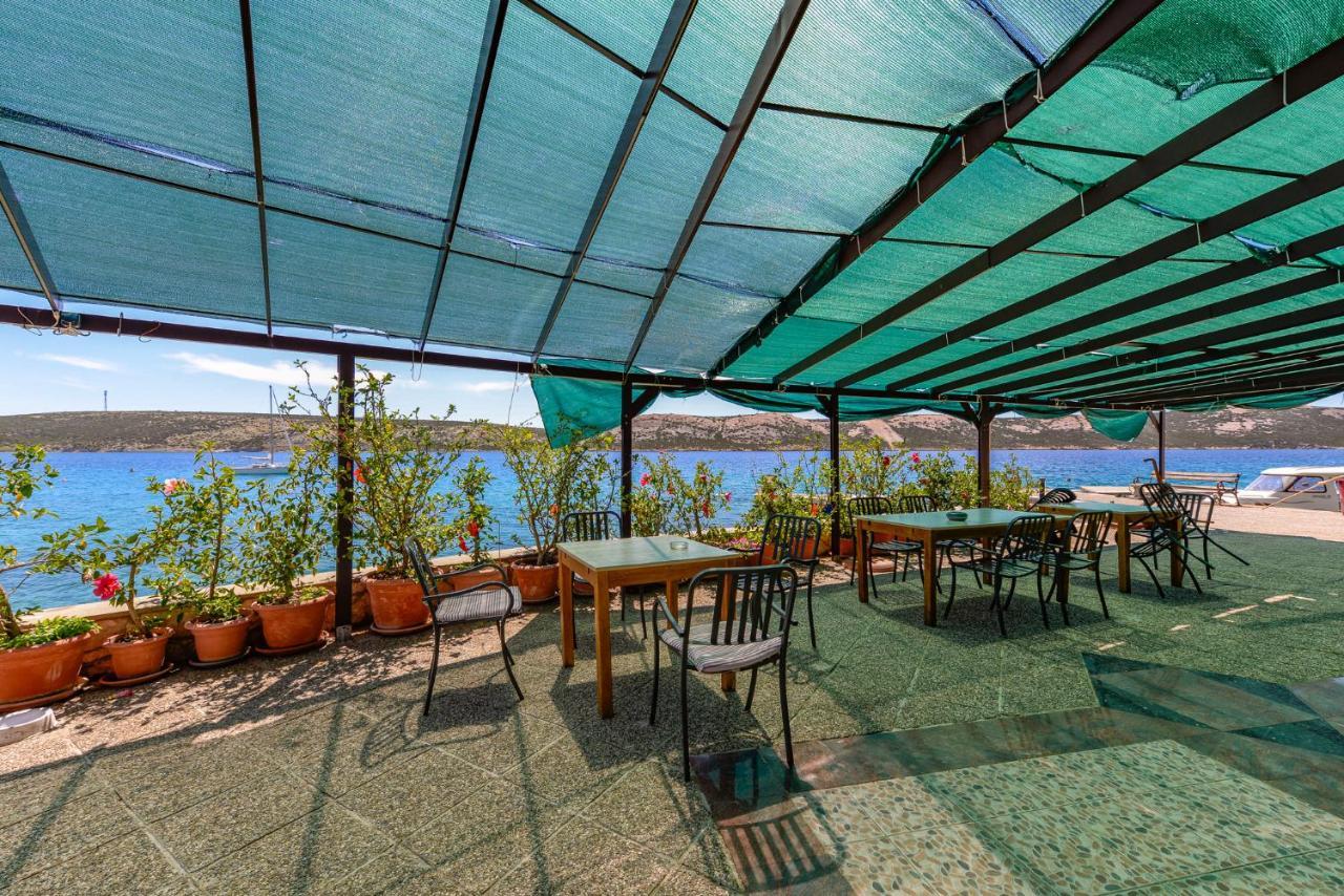 Apartments Amfora - Cozy And Modern Apartments For Up To 15 People, 100M From The Sea And Beach Stara Novalja Exterior photo